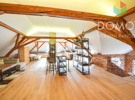 Pronájem bytu, atypický, 200 m²