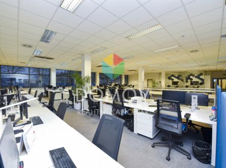 Pronájem kanceláře, 1 050 m²