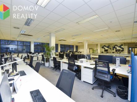 Pronájem kanceláře, 1 050 m²