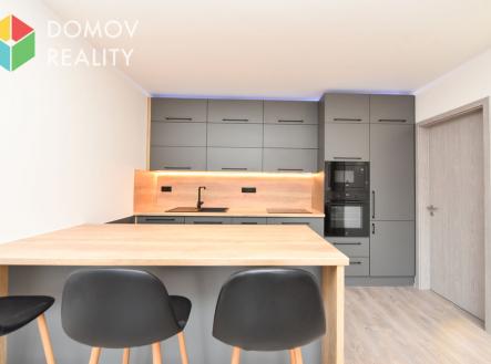 Pronájem bytu, 2+kk, 557 m²