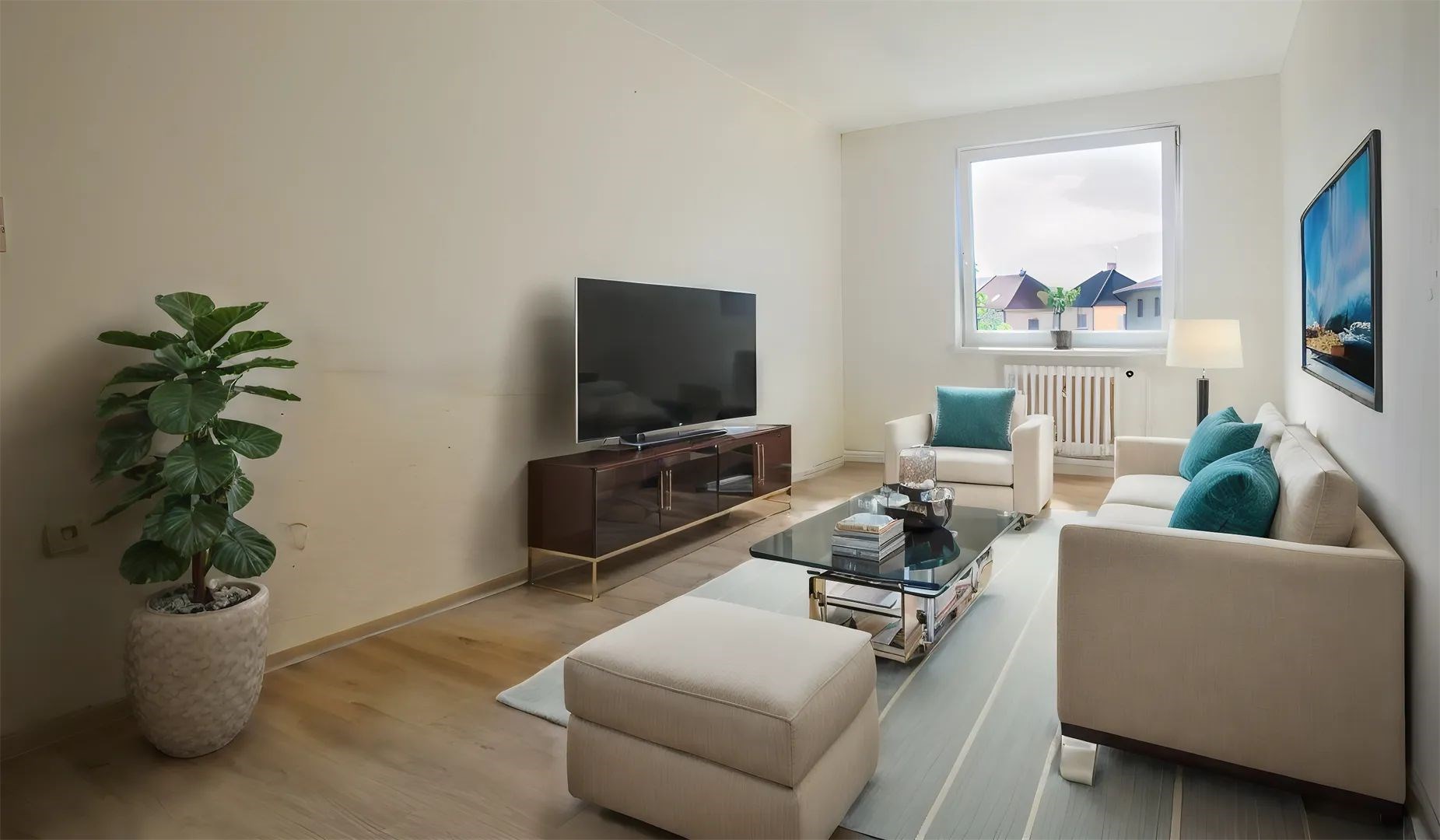 obývací pokoj s radiátor, přirozené světlo, televize, a dřevěná podlaha