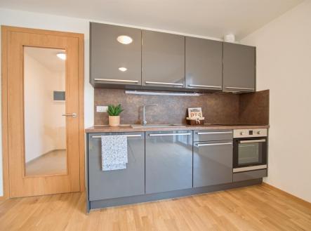 Pronájem bytu, 1+kk, 84 m²