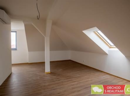 Pronájem bytu, garsoniéra, 63 m²