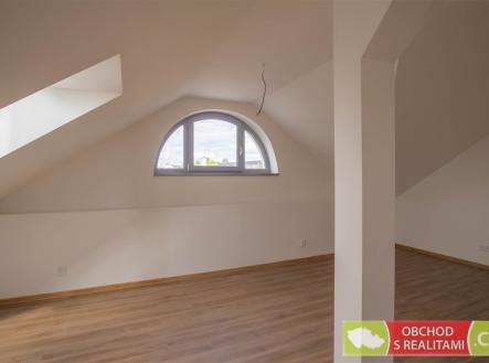Pronájem bytu, garsoniéra, 63 m²