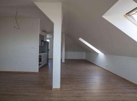 Pronájem bytu, garsoniéra, 63 m²