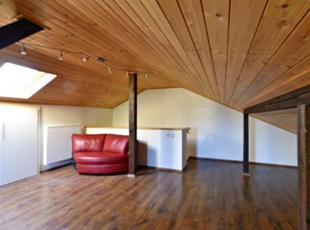 Pronájem komerčního objektu, jiný, 140 m²