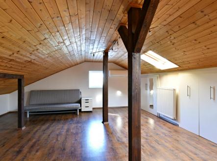 Pronájem komerčního objektu, jiný, 140 m²