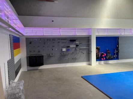 Pronájem skladovací prostor, 280 m²