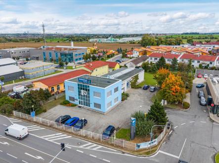 Pronájem obchodní prostor, 271 m²