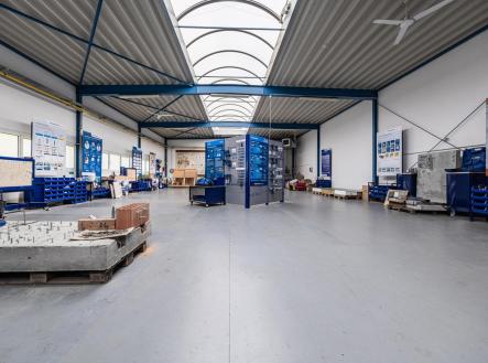 Pronájem skladovací prostor, 272 m²