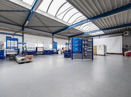 Pronájem skladovací prostor, 272 m²