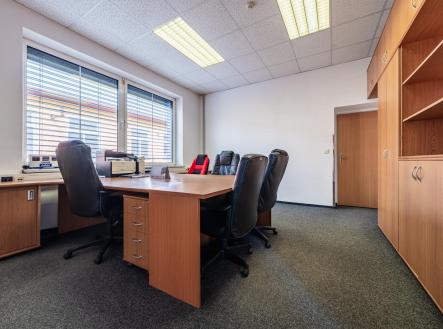Pronájem kanceláře, 69 m²