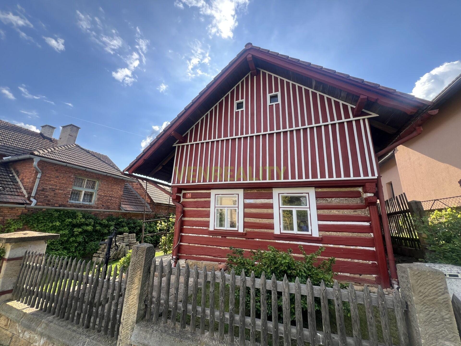 Kouzelná roubenka k trvalému bydlení i rekreaci na krásném místě, v Chlumu u Hořic, okr. Jičín.
