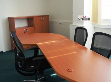 Pronájem kanceláře, 185 m²