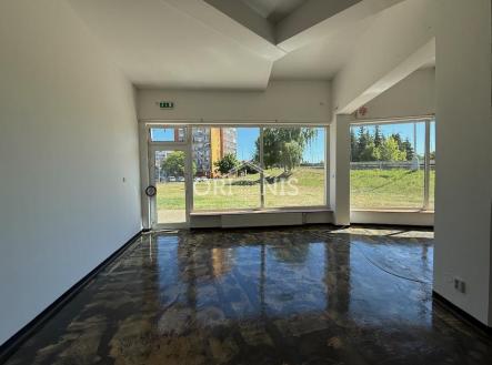Pronájem - obchodní prostor, 70 m²