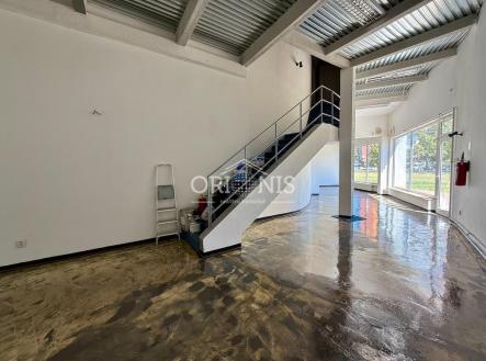 Pronájem - obchodní prostor, 130 m²