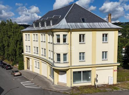 Prodej komerčního objektu, administrativní budova, 1 835 m²