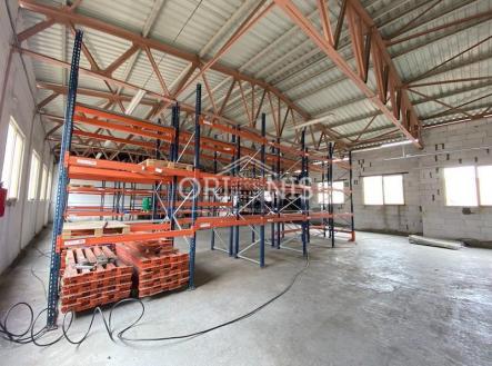 Pronájem skladu, 335 m²