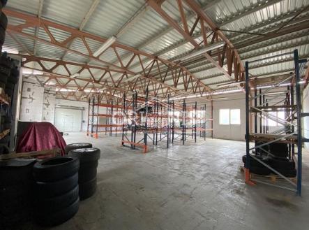 Pronájem skladu, 335 m²