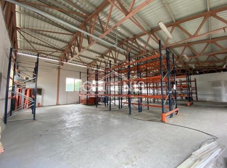Pronájem skladu, 335 m²
