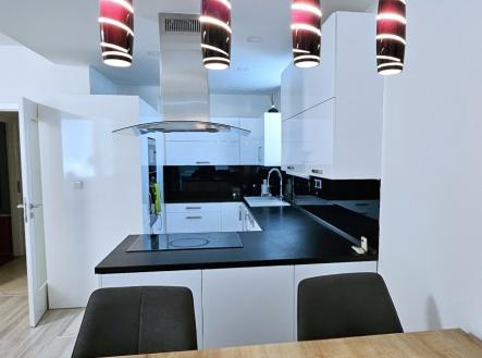 Pronájem bytu, 3+kk, 78 m²