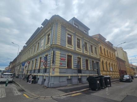 Pronájem obchodní prostor, 300 m²