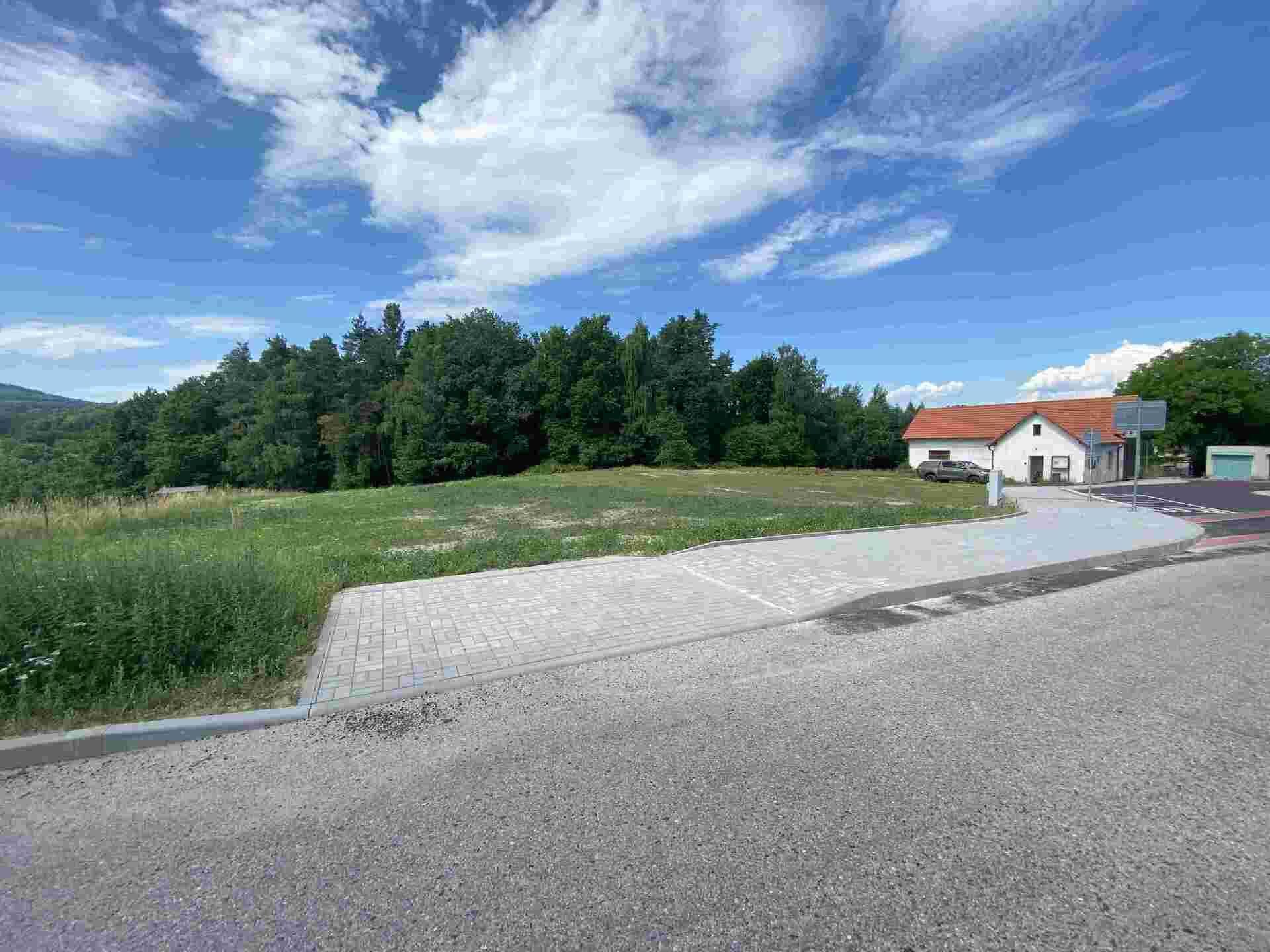 Prodej pozemku Dobrkovská Lhotka