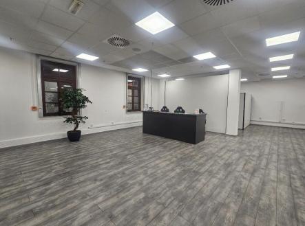 Pronájem obchodní prostor, 277 m²