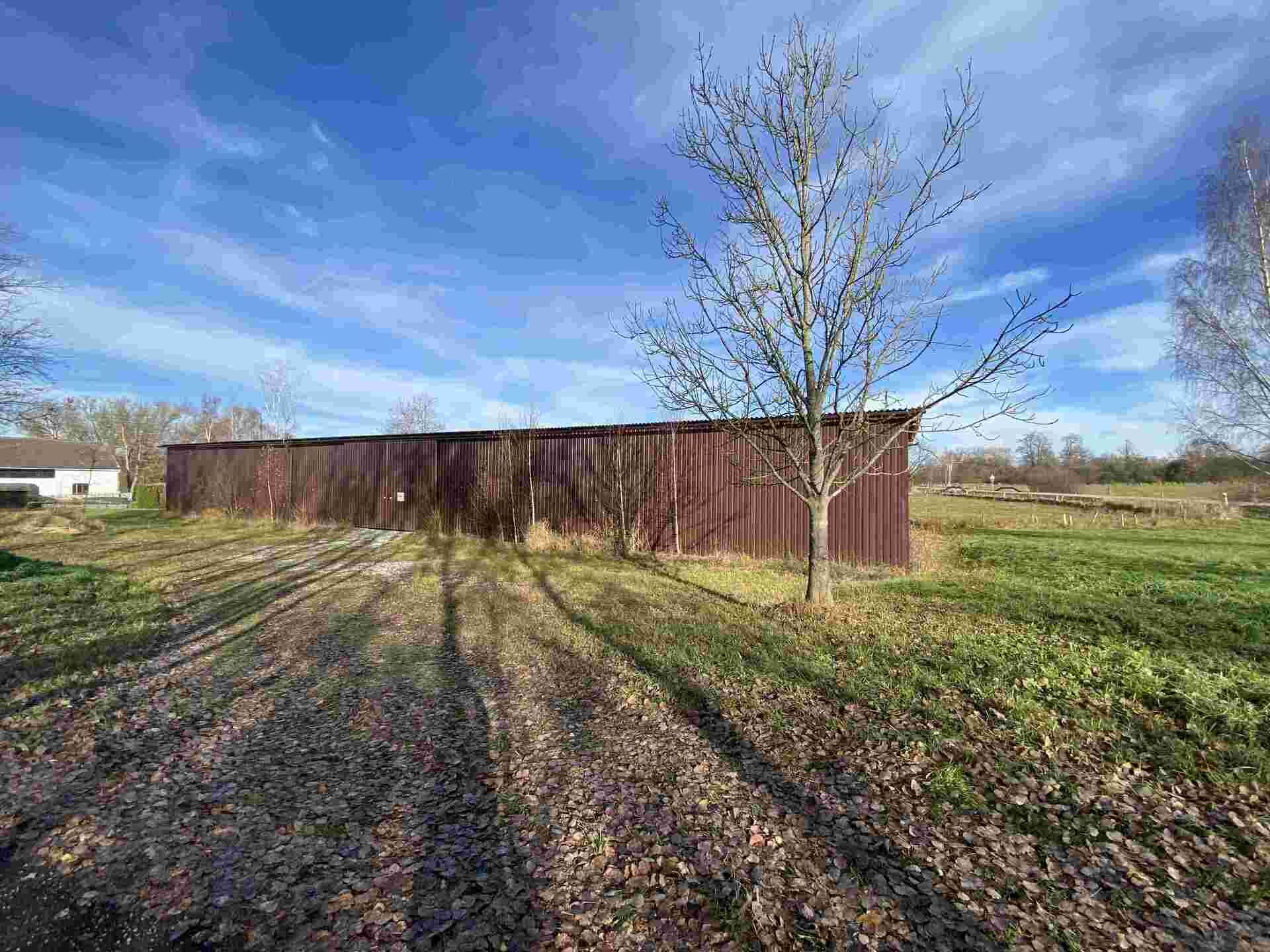 Prodej pozemků s halou Štiptoň