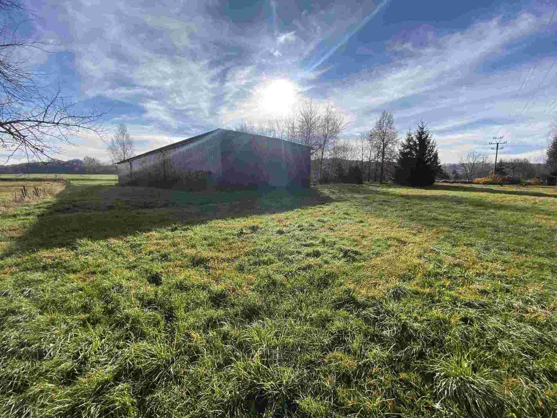 Prodej pozemků s halou Štiptoň