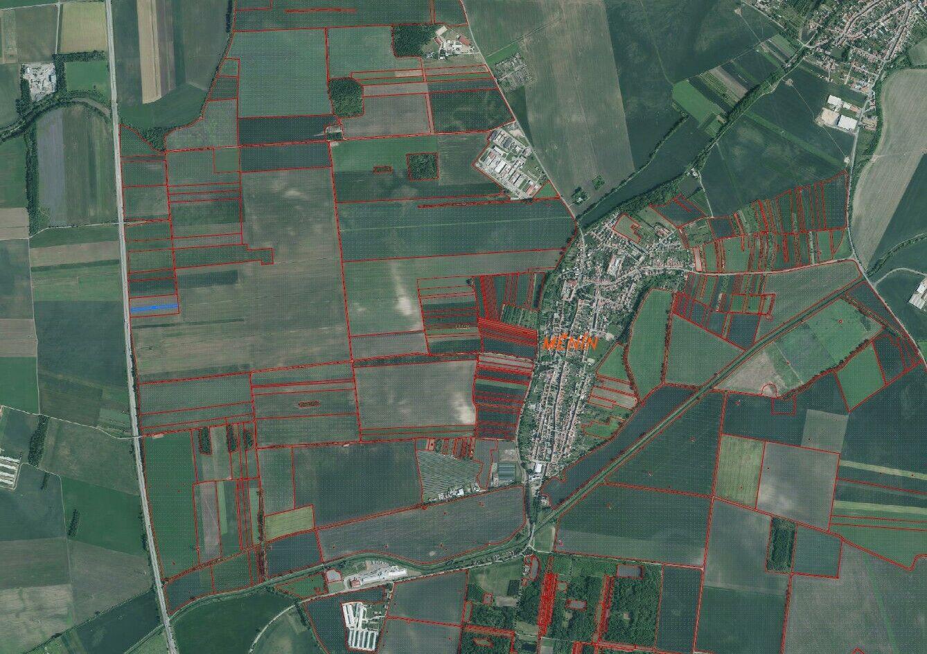 Prodej  podílového pozemku Měnín, podílové spoluvlastanictví 1/2