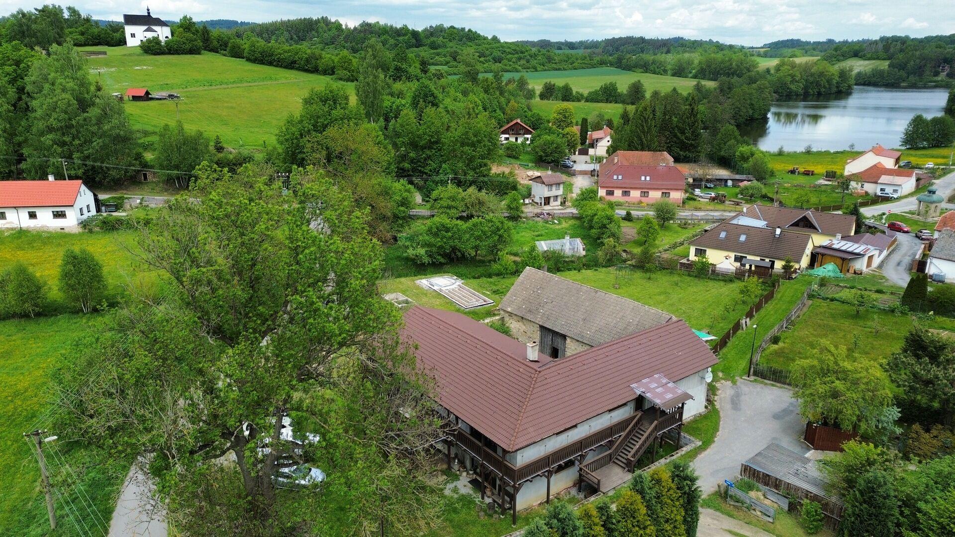 Rodinný dům po kolaudaci nedaleko Telče, 8+1, pro váš klidný život, 2800m2.