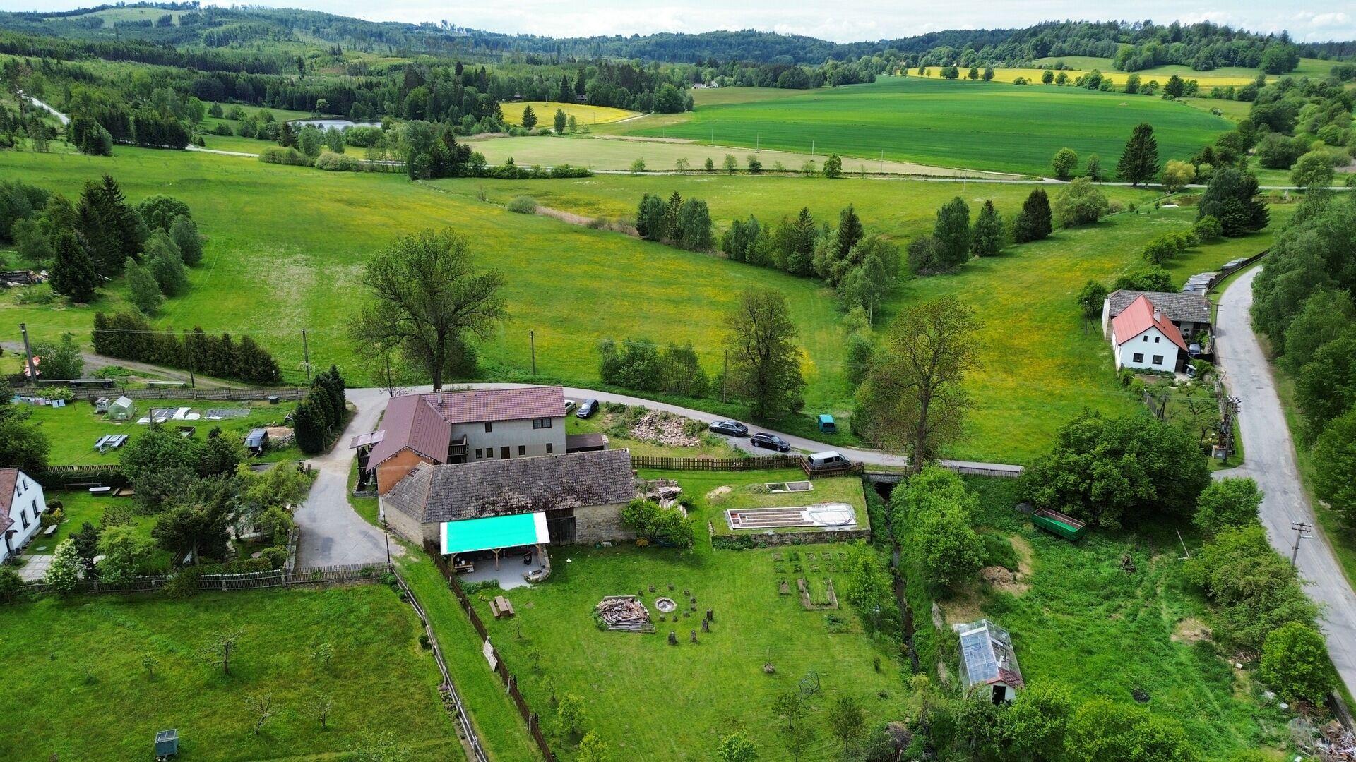 Rodinný dům po kolaudaci nedaleko Telče, 8+1, pro váš klidný život, 2800m2.