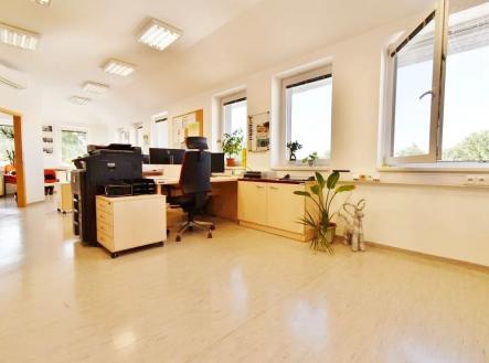 Pronájem kanceláře, 120 m²