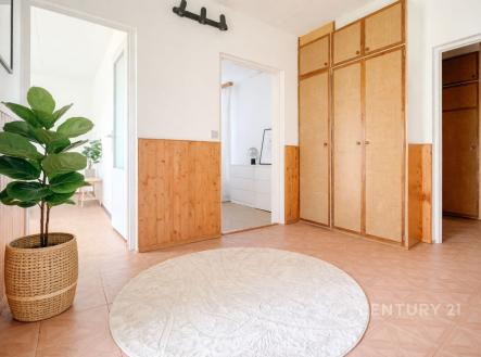 Pronájem bytu, garsoniéra, 85 m²