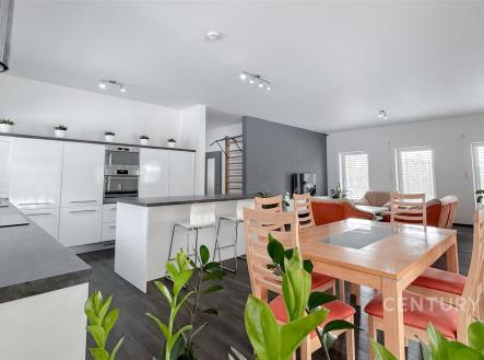 Pronájem domu/vily, 210 m²