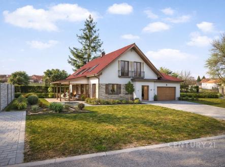Prodej pozemku pro bydlení, 1 676 m²