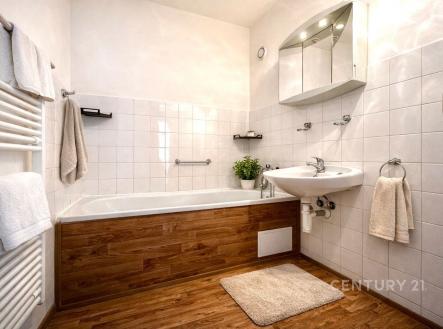Pronájem bytu, garsoniéra, 85 m²