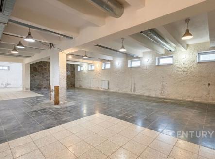 Pronájem obchodní prostory, 140 m²