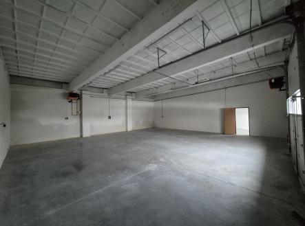Pronájem komerčního objektu, průmyslový areál, 281 m²