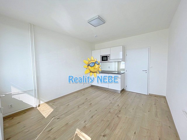 Pronájem bytu 1kk 23m2 s balkonem Hornoměcholupská Průmyslová Hostivař