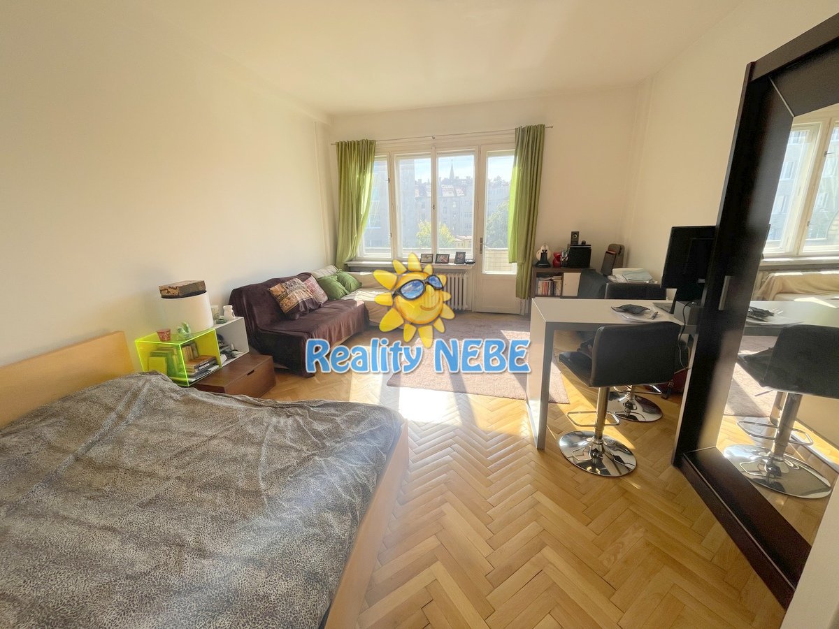 Pronájem bytu 1+kk 34m2 balkon Praha Nuselská