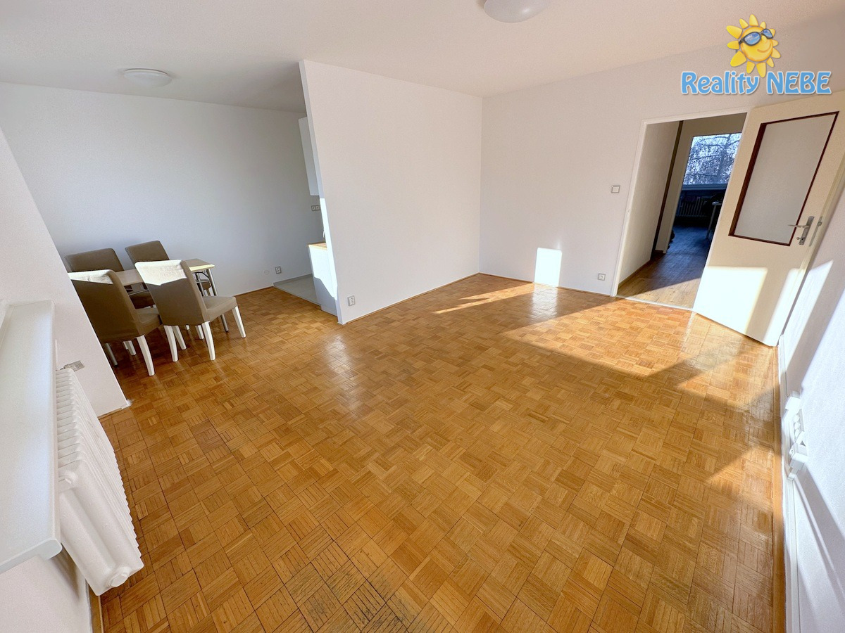 Dlouhodobý pronájem bytu 3+1 81m balkon Nad Ohradou Praha Žižkov