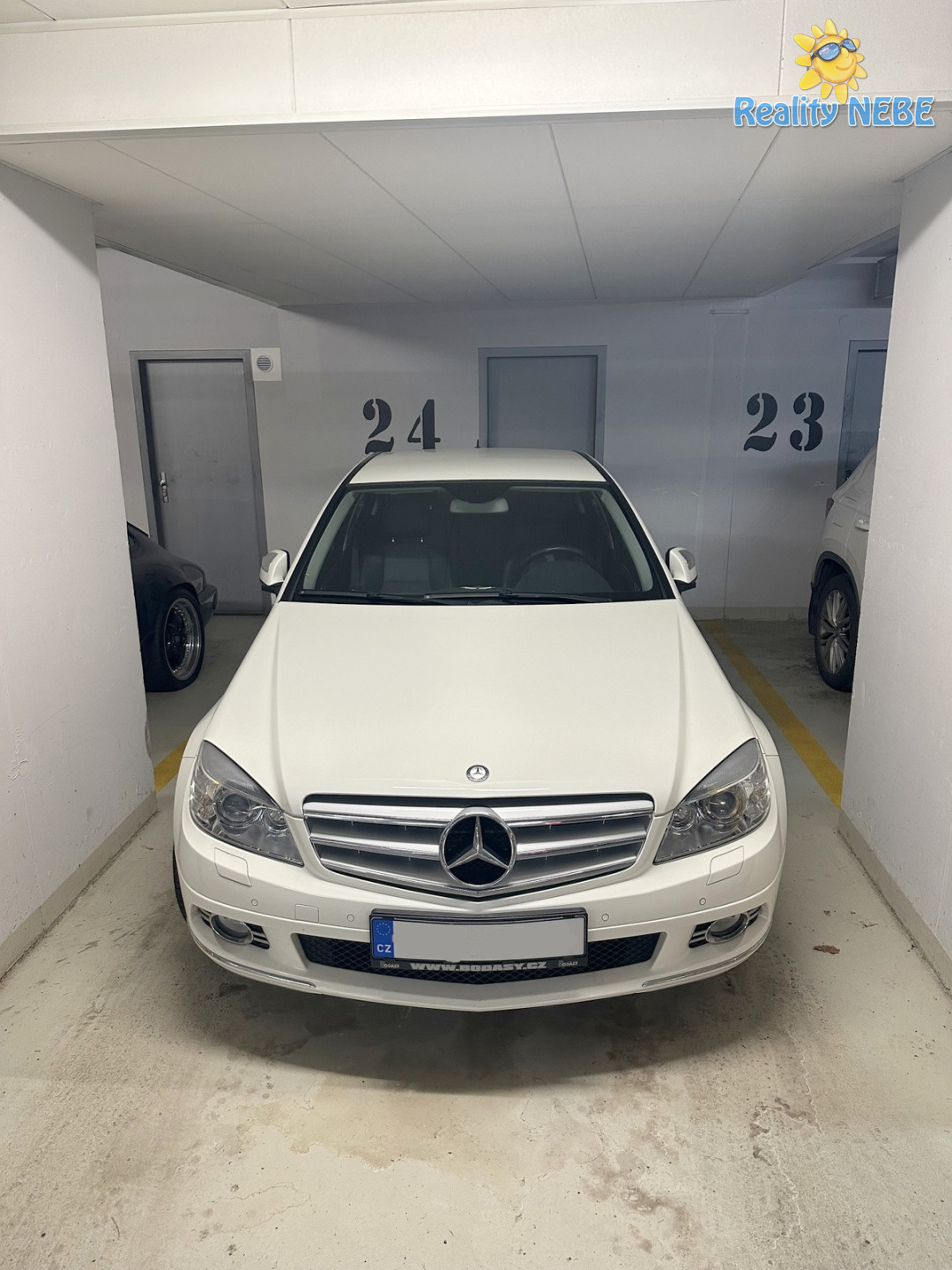 Pronájem parkovacího garážového stání Praha 4 Na Zemance