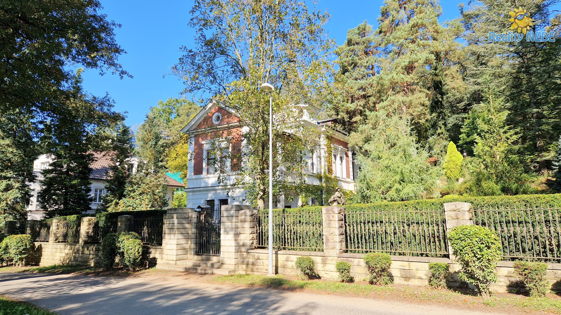 Prodej rodinného domu - vily, 407 m2, V Lučinách, Praha 4, Hodkovičky, pozemek 1783m2