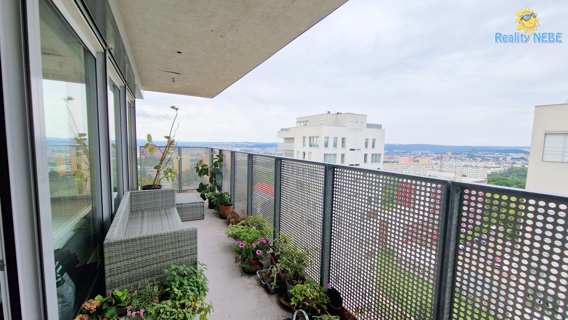 Prodej mezonetového bytu 4+kk + bar, 15.P, 446 m2, Majdalenky, Brno - Lesná