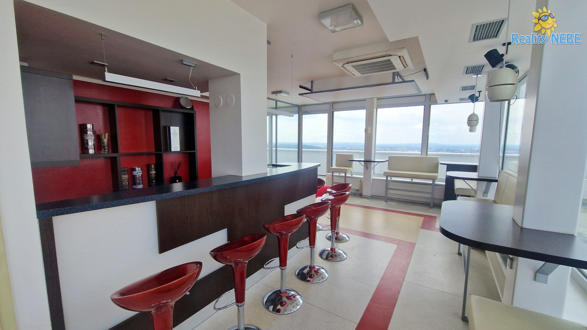 Pronájem komerčního prostoru - koktejlbaru, 16. P, 214 m2, Majdalenky, Brno - Lesná