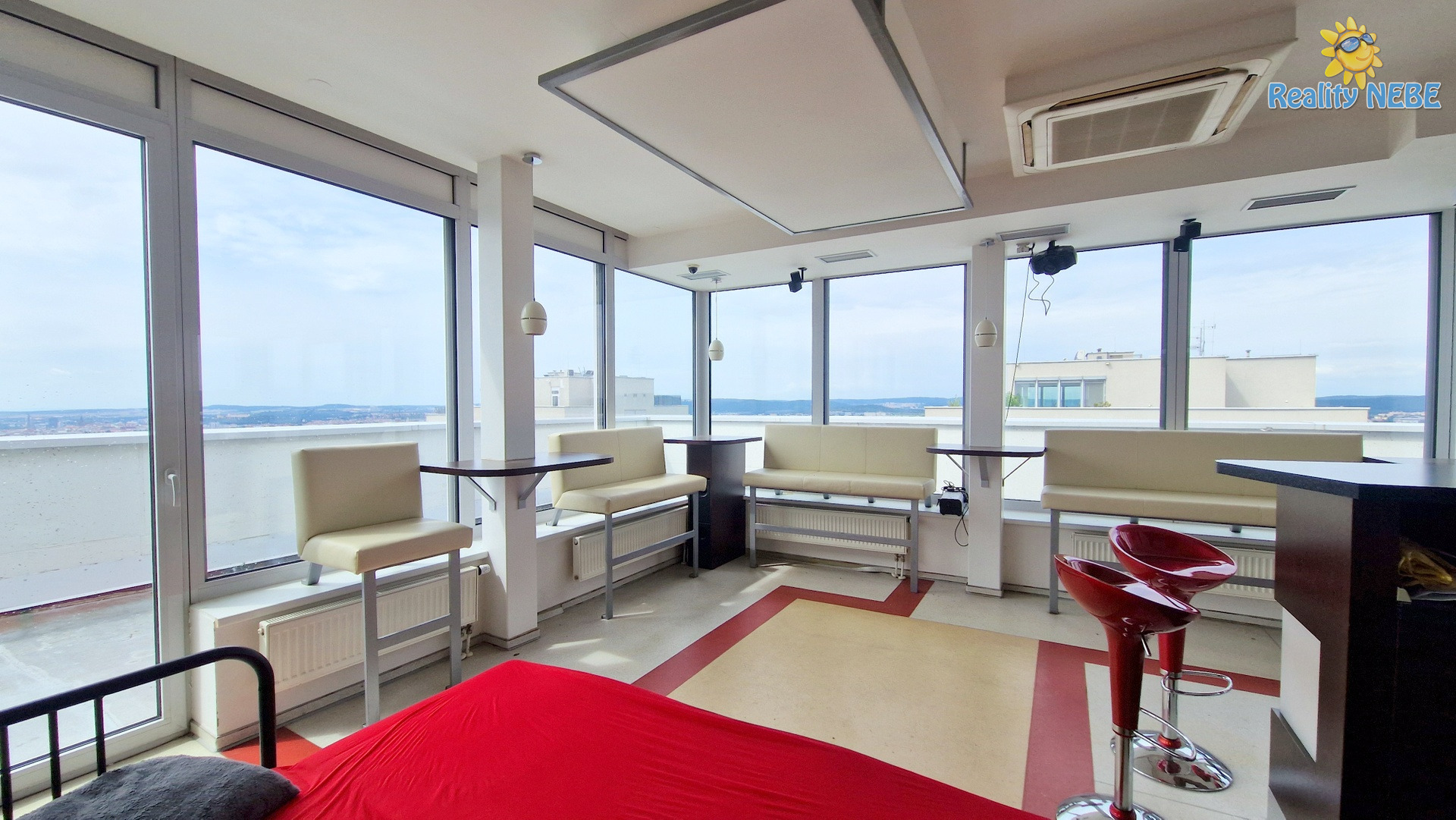 Pronájem komerčního prostoru - koktejlbaru, 16. P, 214 m2, Majdalenky, Brno - Lesná