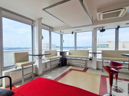 Pronájem obchodní prostory, 214 m²