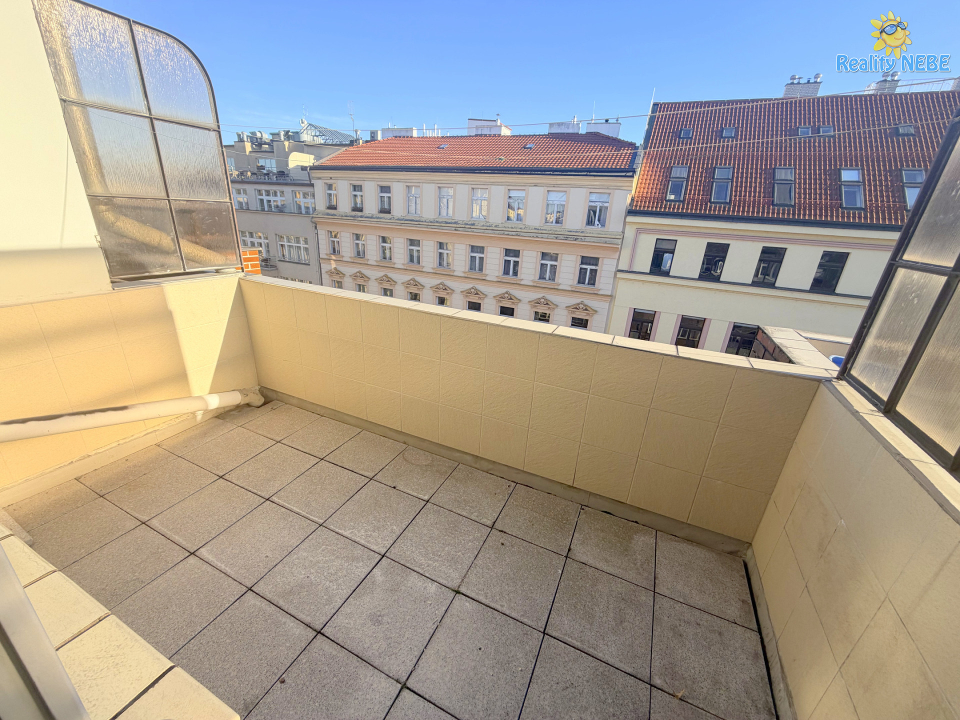 Pronájem bytu 1kk garsonky 29m s terasou Štěpánská Praha 1